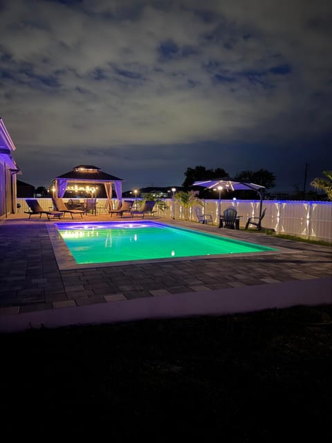 Night, Pool view, Swimming pool, Swimming pool, sunbed