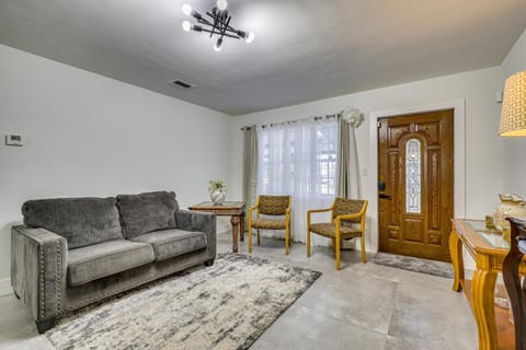 Cozy Fort Lauderdale Home with Yard 7 Mi to Beaches House in Fort Lauderdale