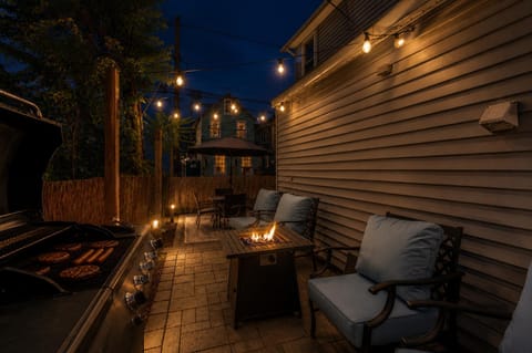 Patio, Night, BBQ facilities, Balcony/Terrace, Seating area