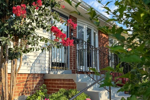 Charming Boutique Home in West End Alexandria! House in Alexandria