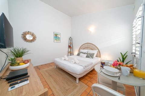 Communal lounge/ TV room, Bed, TV and multimedia, Dining area, Bedroom