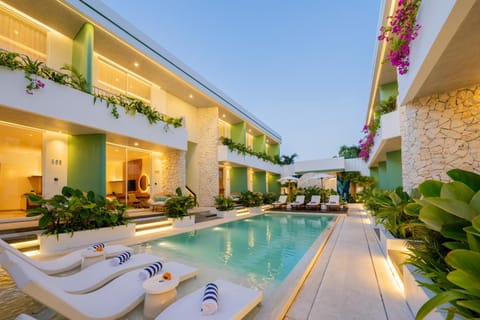 Property building, Swimming pool