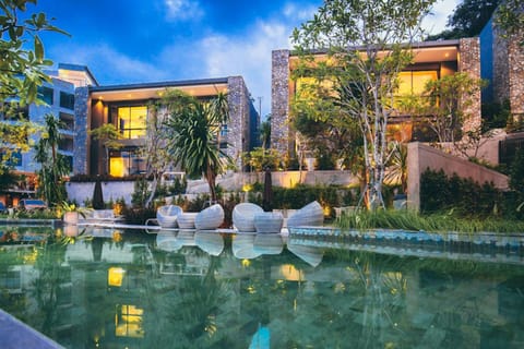 Property building, Garden, Pool view, Swimming pool, sunbed