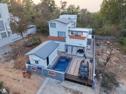 Property building, Day, Bird's eye view, Parking