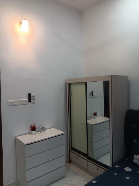 Bedroom, wardrobe