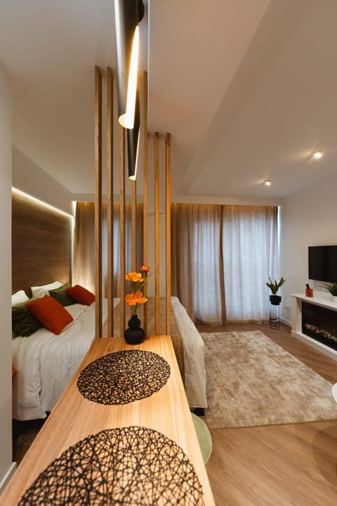 Communal lounge/ TV room, Bed, TV and multimedia, Living room, Photo of the whole room, Seating area, Bedroom