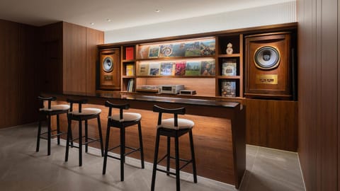 TV and multimedia, Lounge or bar, Seating area