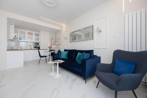 Kitchen or kitchenette, Living room, Seating area