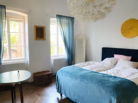 Bed, Bedroom