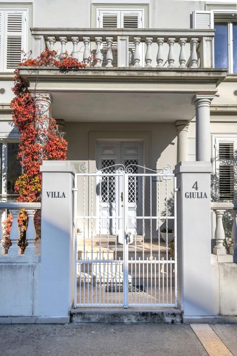Property building, Facade/entrance