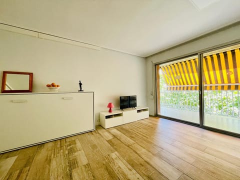 TV and multimedia, Dining area