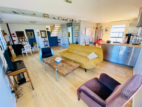 TV and multimedia, Living room, Lounge or bar