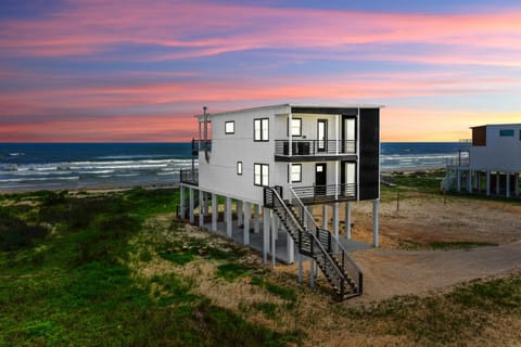 Property building, Natural landscape, Beach, Sea view, Sunrise, Sunset
