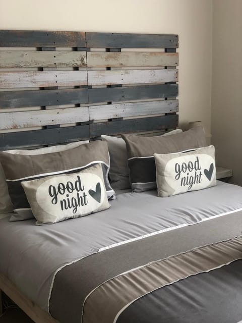 Toilet, Bed, Bathroom, Bedroom, Garden view, towels