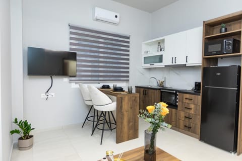 Breeze Apartments Megara - Pulse Suite Bed and Breakfast in Euboea