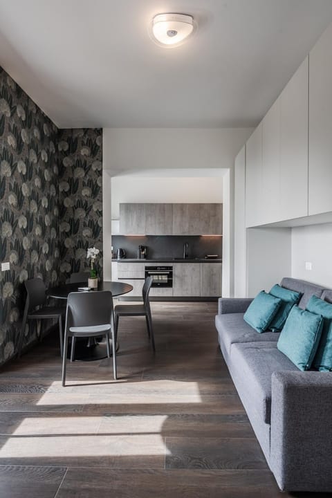 Kitchen or kitchenette, Living room, Seating area, Dining area