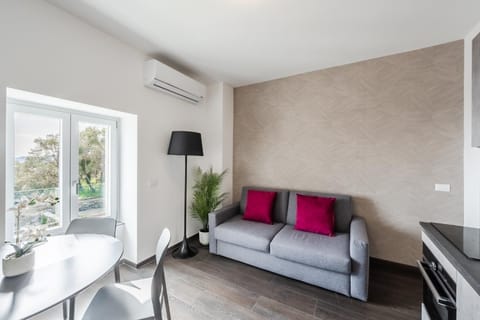 Living room, Seating area, air conditioner