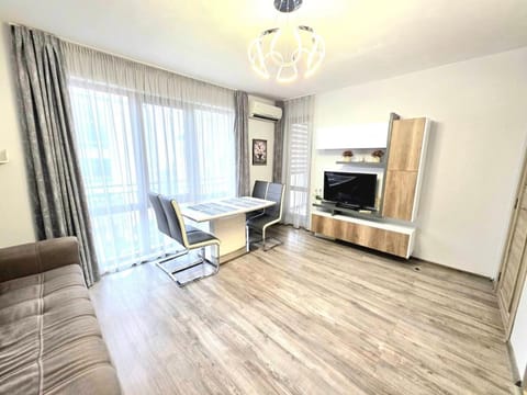 TV and multimedia, Kitchen or kitchenette, Living room, Seating area