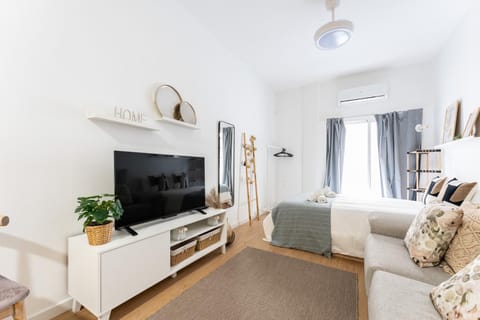 Bed, TV and multimedia, Living room, Photo of the whole room, Bedroom