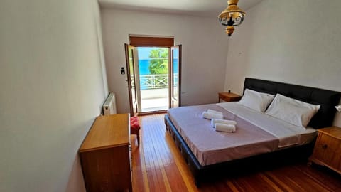 Photo of the whole room, Bedroom, Sea view