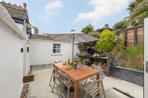 Property building, Patio, Garden, Dining area
