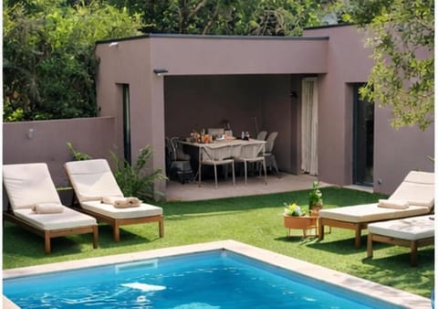 Property building, Swimming pool, Breakfast