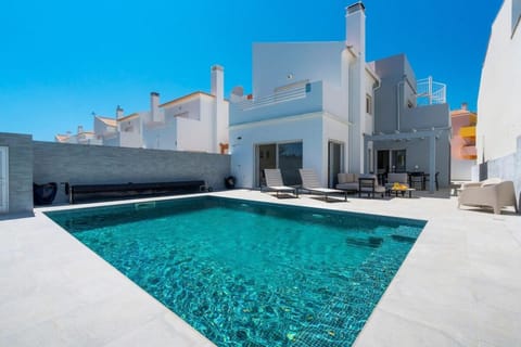 Patio, Pool view, Swimming pool, sunbed