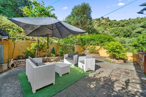Property building, Balcony/Terrace, Living room
