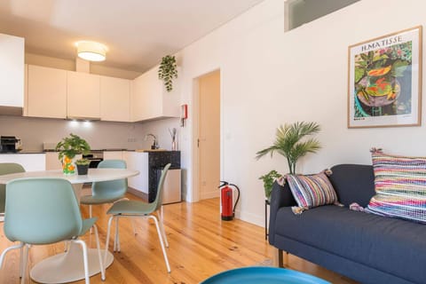 Kitchen or kitchenette, Seating area, Dining area