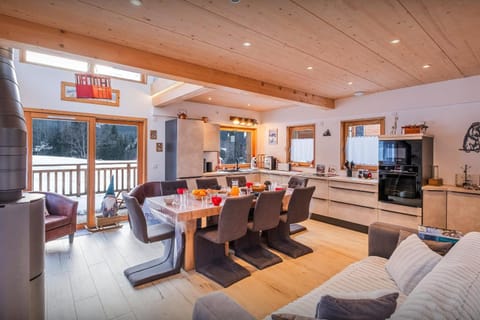 View (from property/room), Kitchen or kitchenette, Seating area, Dining area