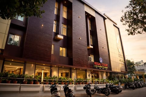 Property building, Facade/entrance, Parking
