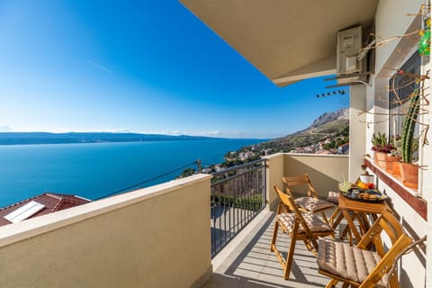 View (from property/room), Balcony/Terrace, Seating area, Sea view