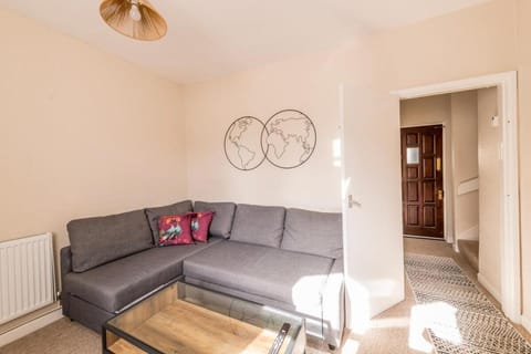 Living room, Seating area, internet
