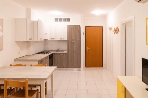 Kitchen or kitchenette, Living room, Dining area, dishwasher, oven, stove, kitchen