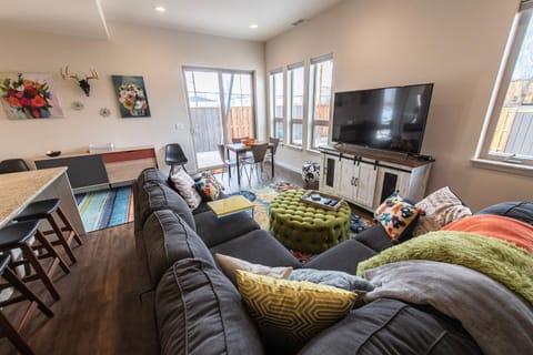 Dog Friendly-Private Backyard-Hip House in Salida
