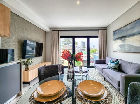 Communal lounge/ TV room, TV and multimedia, Living room, Seating area, Dining area, Evening entertainment