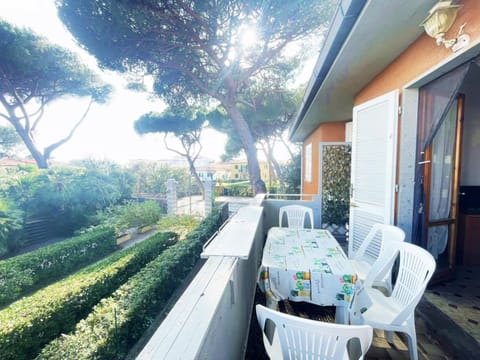 Spring, Day, View (from property/room), Balcony/Terrace, Balcony/Terrace, Dining area, Garden view
