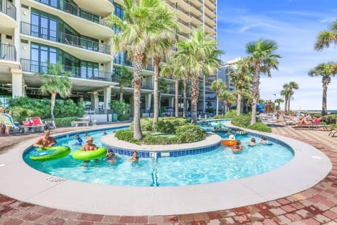 Day, Swimming pool, sunbed