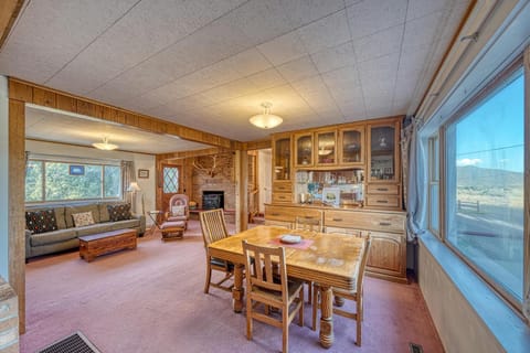 Casa Commodore- Paddles, Pups & Proximity! House in Salida