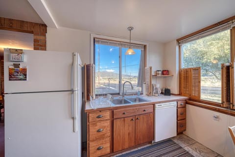 Casa Commodore- Paddles, Pups & Proximity! House in Salida