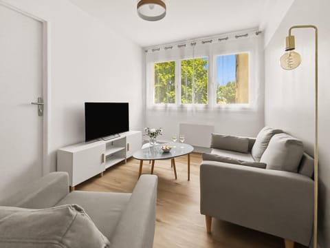 Communal lounge/ TV room, Living room