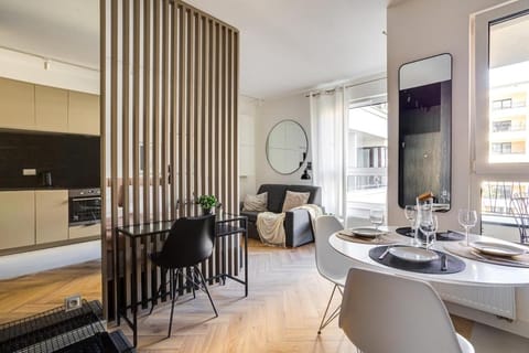 Bed, Living room, Photo of the whole room, Seating area, Dining area, Bedroom