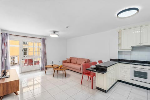 Kitchen or kitchenette, Living room, Seating area