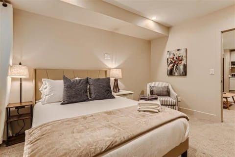Bed, Seating area, Bedroom