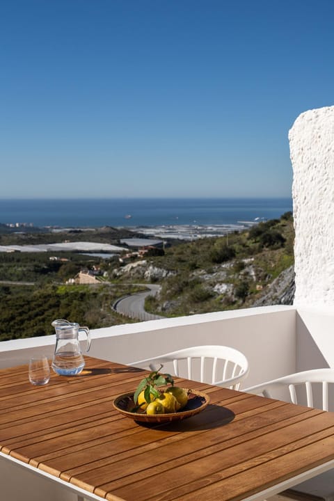 Natural landscape, Balcony/Terrace, Food and drinks, Food, Sea view, Drinks