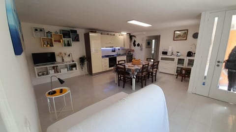 TV and multimedia, Kitchen or kitchenette, Dining area