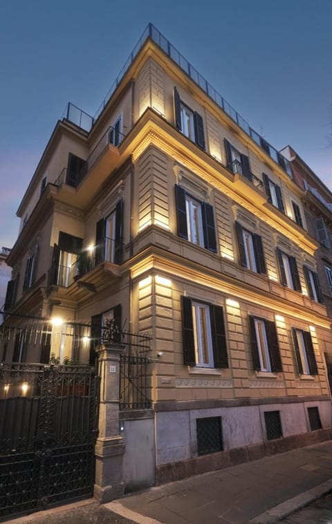 Property building, Facade/entrance, Night
