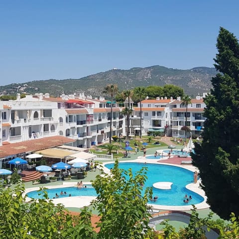 Spring, Pool view, Swimming pool