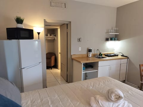 Diplomat Studio Retreat 2245 Apartment in Hallandale Beach