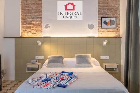 Bed, Night, Photo of the whole room, Bedroom, Sunrise